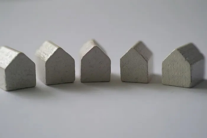 house-g745d63897_1920_original Shapes of white houses in a row.